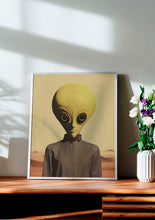 Load image into Gallery viewer, Alienígena en el Cosmos
