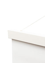 Load image into Gallery viewer, Percha de madera blanca 22cm montaje con imán - Laamina
